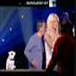 Christophe Dechavanne soulève la robe de Victoria Silvstedt en pleine émission….